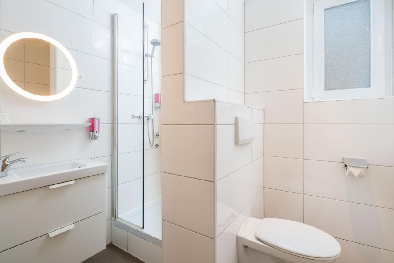Stadt-Gut-Hotel Rheinischer Hof Essen Bagian luar foto