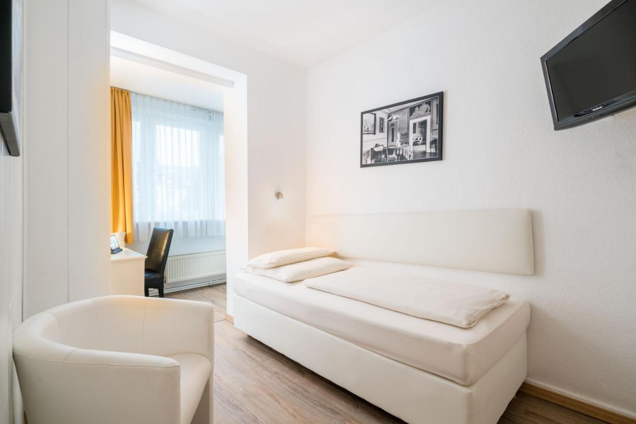 Stadt-Gut-Hotel Rheinischer Hof Essen Bagian luar foto