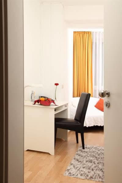 Stadt-Gut-Hotel Rheinischer Hof Essen Bagian luar foto